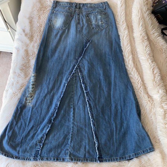 Jean skirt with rips - Picture 2 of 5